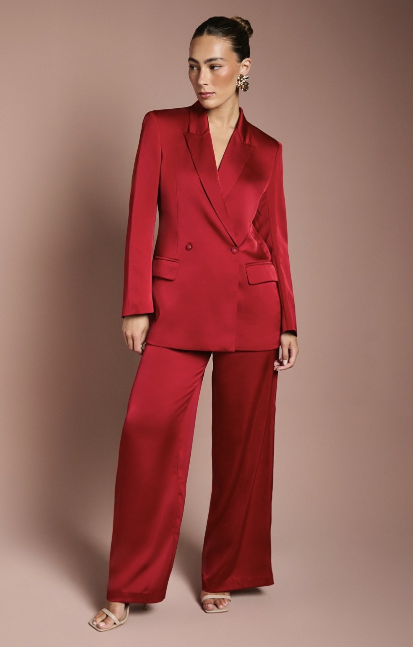 Tailored autumn wedding guest outfit with wide leg trousers